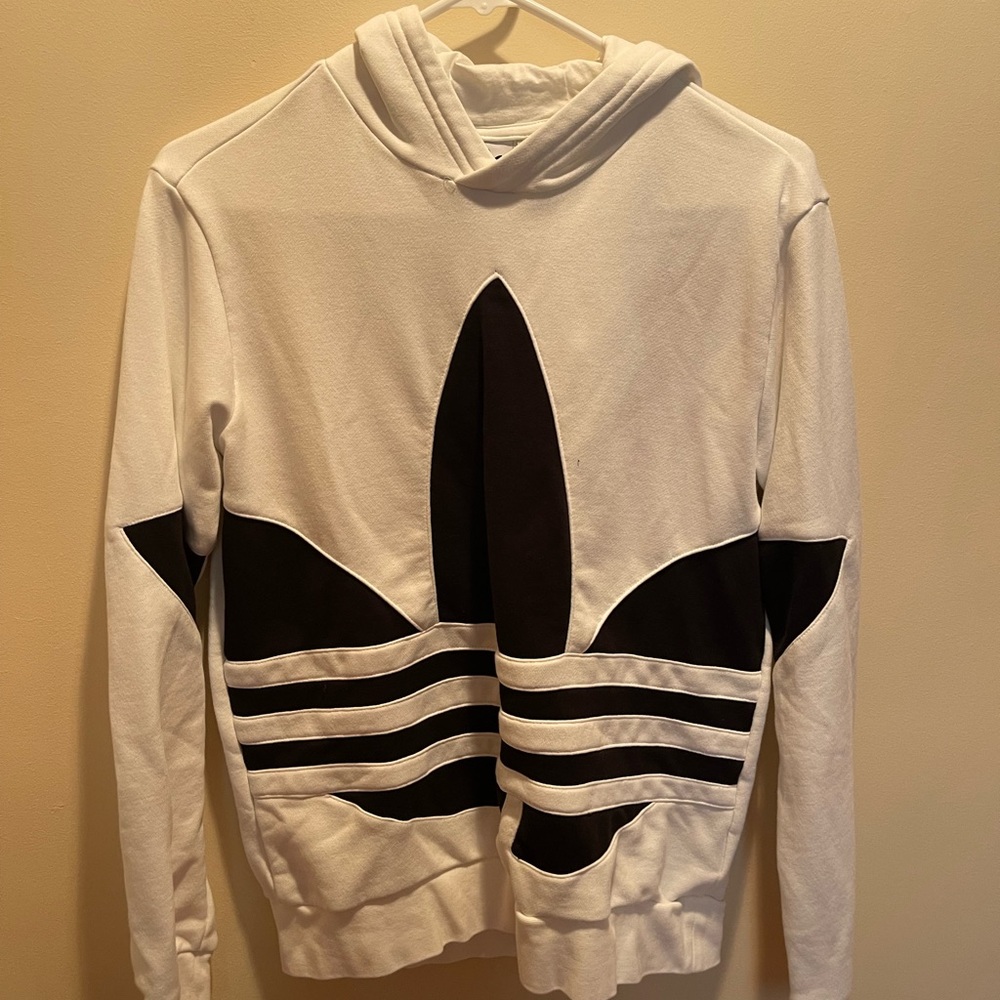White/black adidas hoodie 🤍